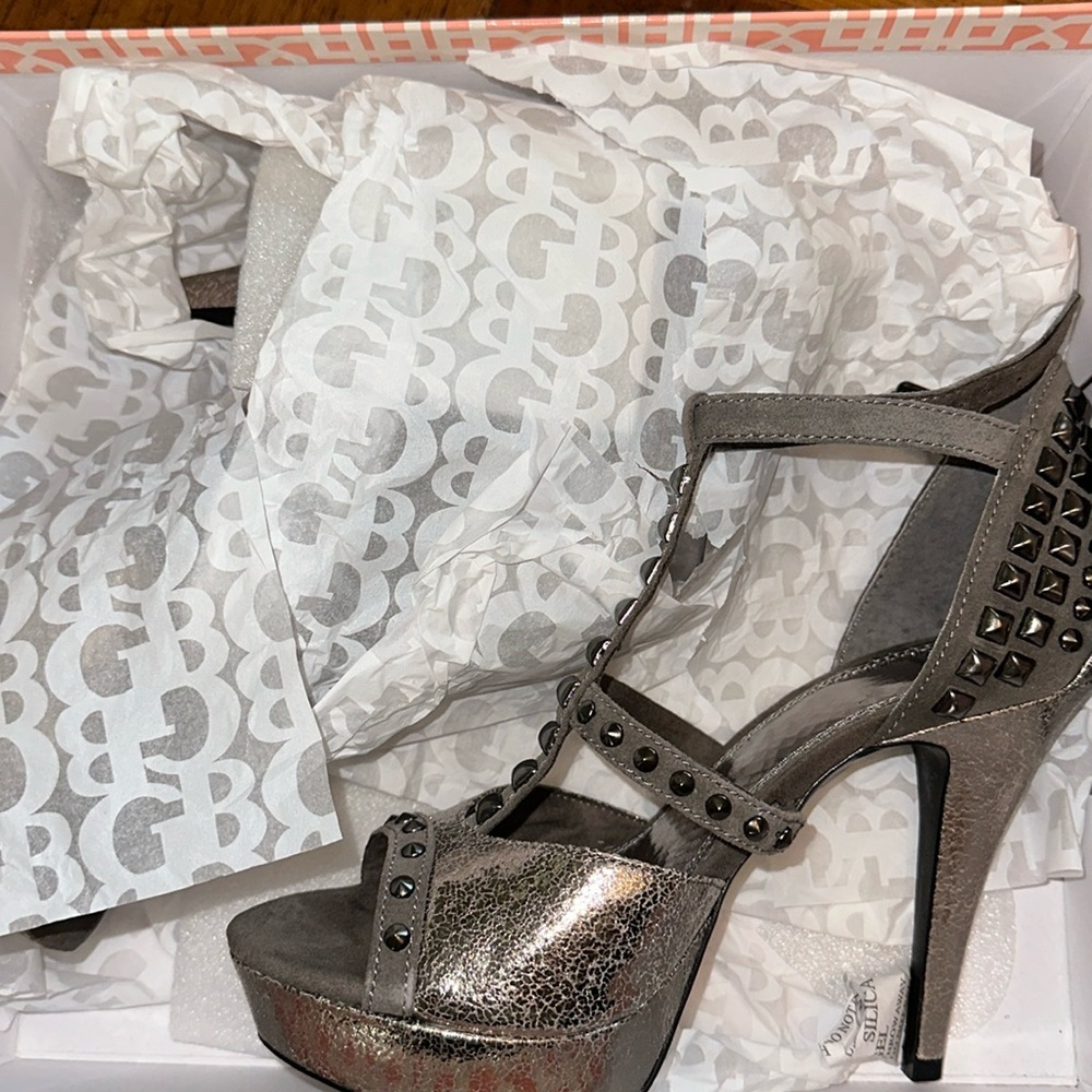 Women’s Gianni Bini  5 in heel- brand new- never worn- silver